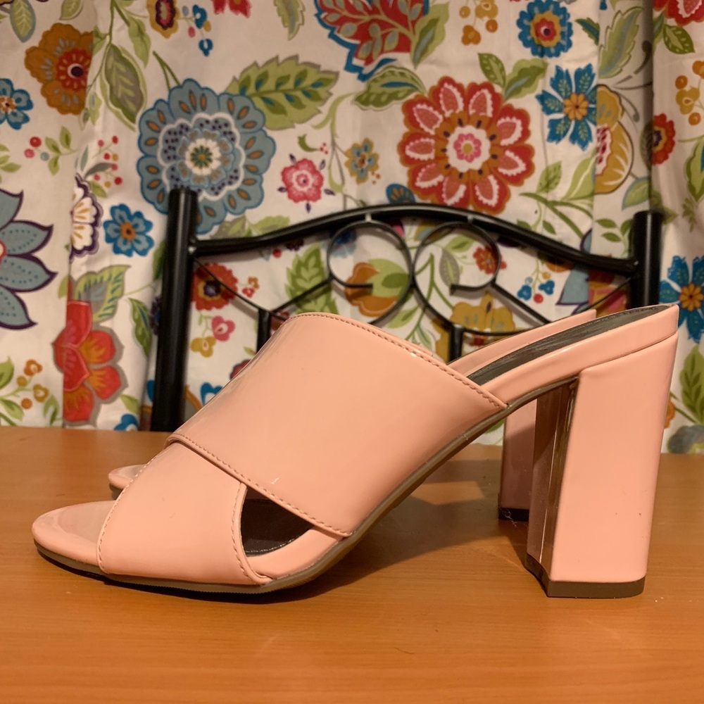 NWOT Worthington pink heels. Size 6.5.